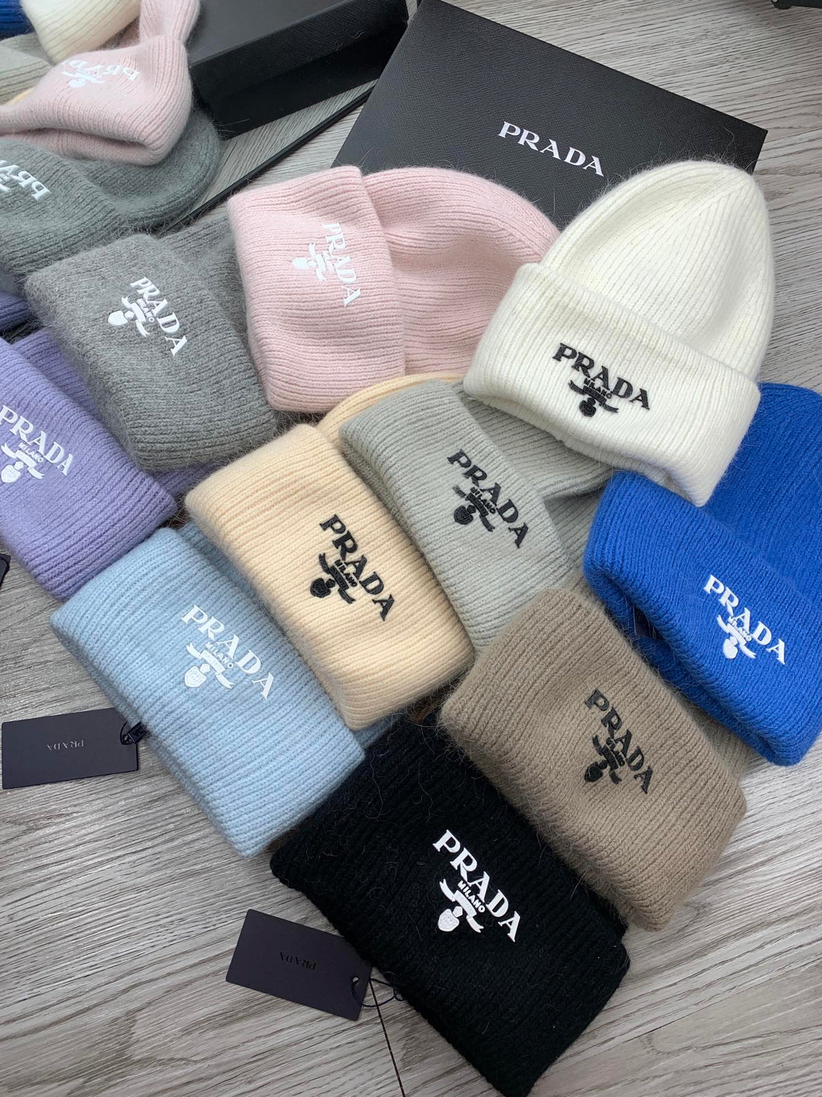 PRADA BEANIE HAT IN BEIGE CREAM WOOL 108745