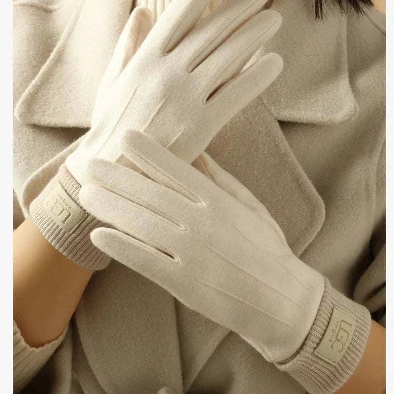 Plush-Lined Cashmere Blend Gloves with Touchscreen Fingertips